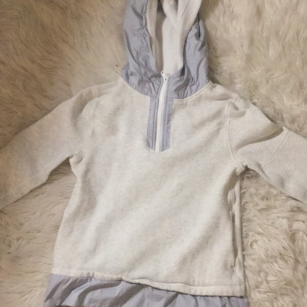 Girls gray and white Ivvia hoodie!!